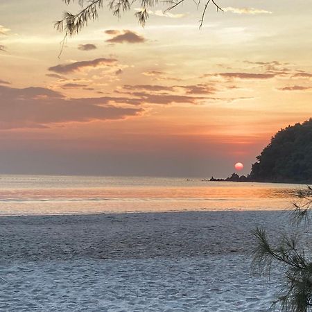 La Ong Lay Hotel Koh Phayam Exterior photo